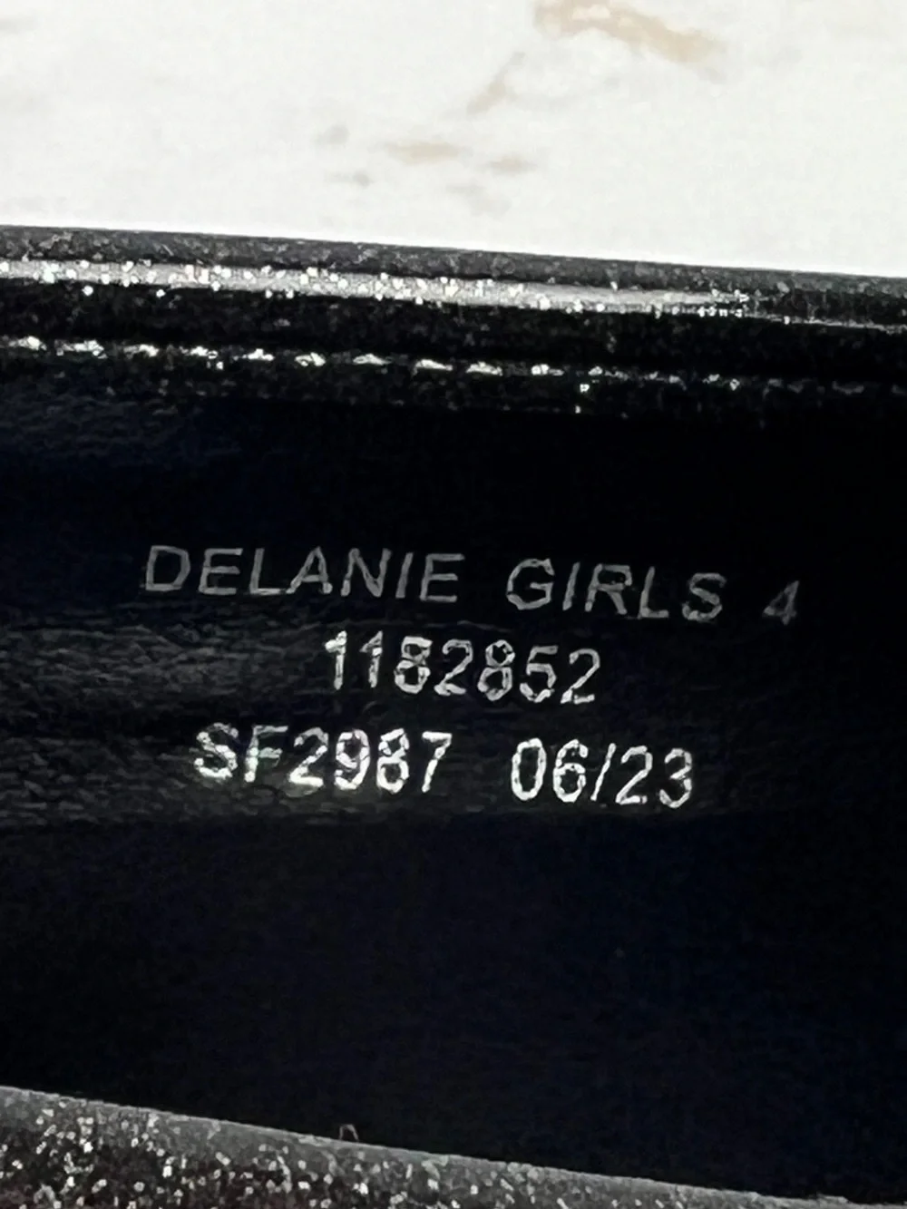 NWOT Dolce Vita Girls Delanie Chain Link Dress Shoe Heeled Loafers Size 4
